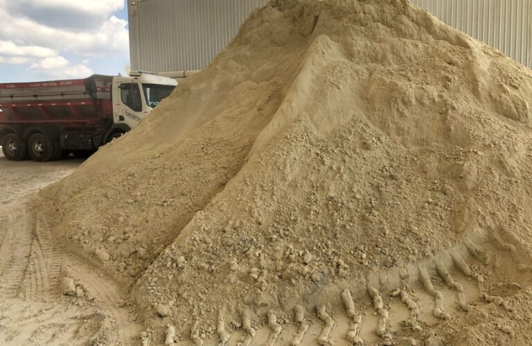 pilha de gesso agrícola